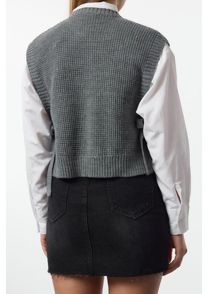 Kadın Standart Kol Bisiklet Yaka Işlemeli Triko Süveter fırsatları