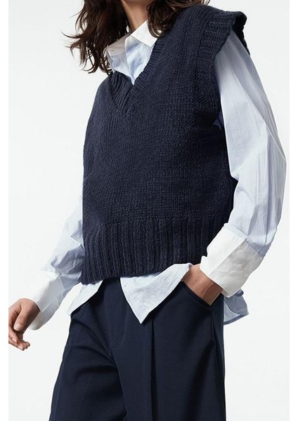 Kadın Moda Şık V Yaka Standart Kol Crop Yumuşak Dokulu Triko Süveter