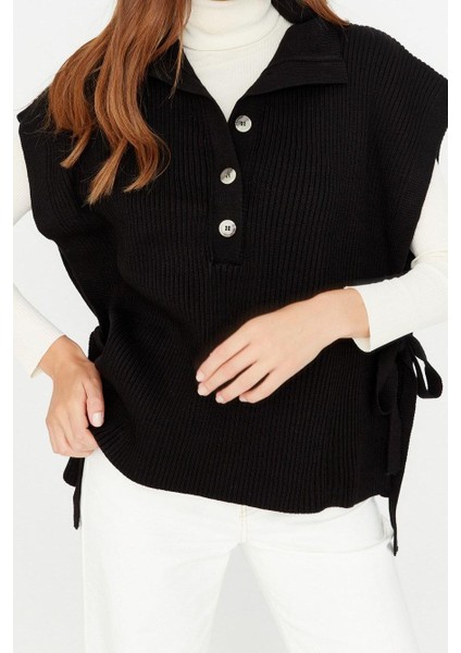 Stil Modern Kadın Regular Standart Kol Dik Yaka Yandan Bağlama Detaylı Yaka Düğmeli Triko Süveter