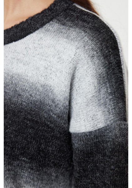 Stil Modern Kadın Regular Standart Kol Bisiklet Yaka Yumuşak Dokulu Renkl Bloklu Triko Kazak indirimleri