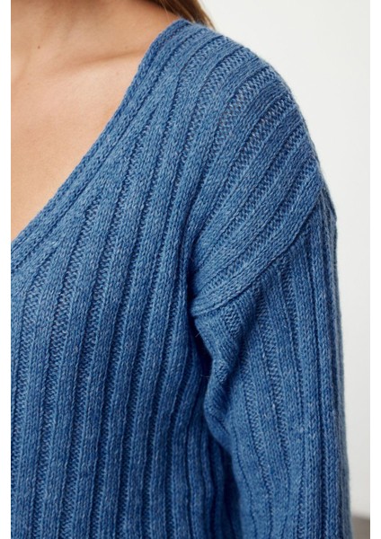 Stil Modern Kadın Crop Standart Kol V Yaka Yünlü Geniş Kalıp Basic Triko Kazak