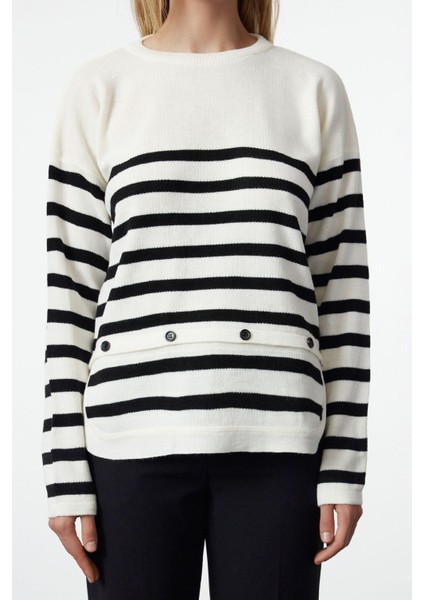 Stil Modern Kadın Regular Standart Kol Bisiklet Yaka Çizgili Fonksyonel Düğme Detaylı Triko Kazak modelleri