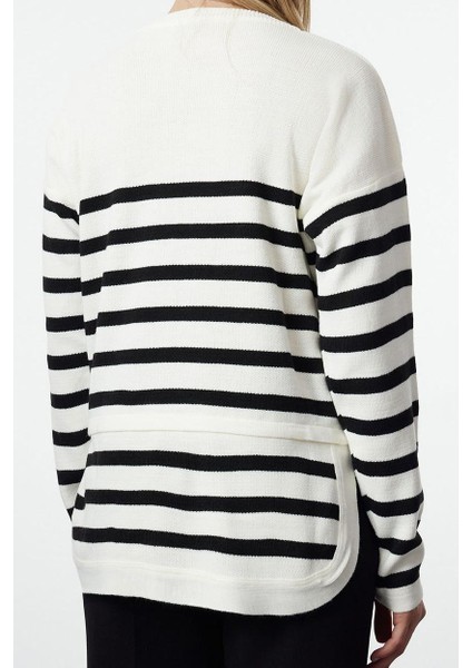 Stil Modern Kadın Regular Standart Kol Bisiklet Yaka Çizgili Fonksyonel Düğme Detaylı Triko Kazak fırsatları