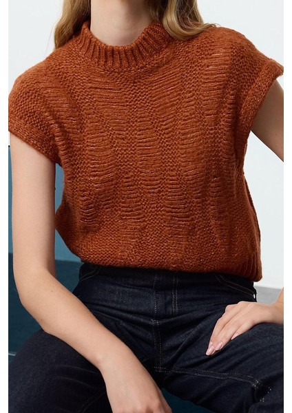 Kadın Moda Şık Bisiklet Yaka Standart Kol Regular Yumuşak Dokulu Crop Kısa Kol Triko Süveter