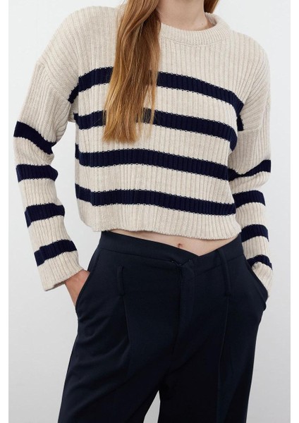 Kadın Moda Şık Bisiklet Yaka Standart Kol Crop Çizgili Triko Kazak modelleri