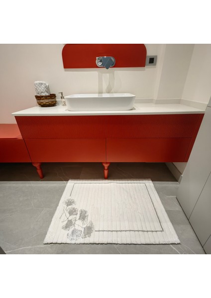 Beyaz Çiçek Desenli Inopoli Banyo Paspası Veya Banyo Halısı