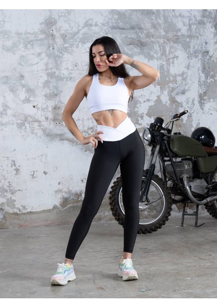 Beli Beyaz Siyah Çapraz Bel Tasarımlı Spor Tayt