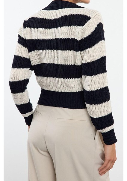 Kadın Moda Şık V Yaka Standart Kol Regular Crop Çizgili Triko Kazak