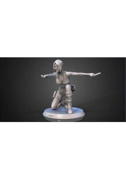 Çömelen Lara Croft Figürü - 15 cm