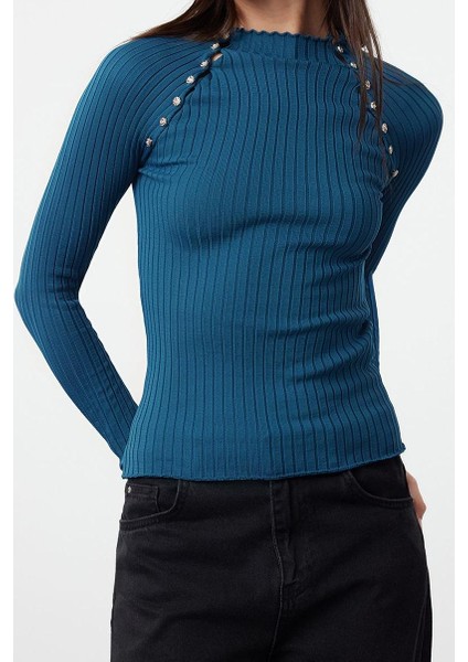 Kadın Moda Şık Dik Yaka Standart Kol Regular Pencere Cut Out Aksesuar Detaylı Triko Kazak