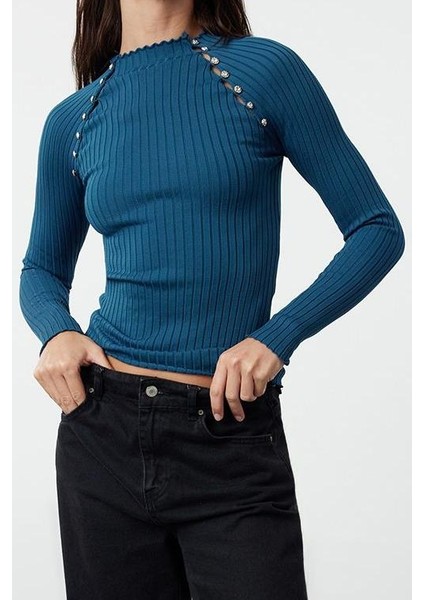Kadın Moda Şık Dik Yaka Standart Kol Regular Pencere Cut Out Aksesuar Detaylı Triko Kazak