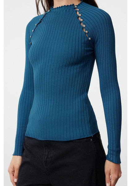 Kadın Moda Şık Dik Yaka Standart Kol Regular Pencere Cut Out Aksesuar Detaylı Triko Kazak