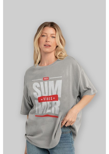 Summer Vibes 2 Ön Baskılı Gri Oversize T-Shirt Unisex Erkek Kadın Bisiklet Yaka
