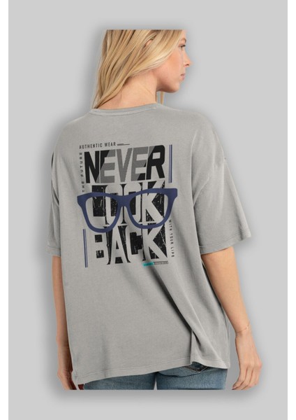 Never Look Back Arka Baskılı Gri Oversize T-Shirt Unisex Erkek Kadın Bisiklet Yaka modelleri