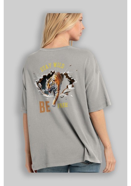 Stay Wild Be Free Yazılı Arka Baskılı Gri Oversize T-Shirt Unisex Erkek Kadın Bisiklet Yaka modelleri