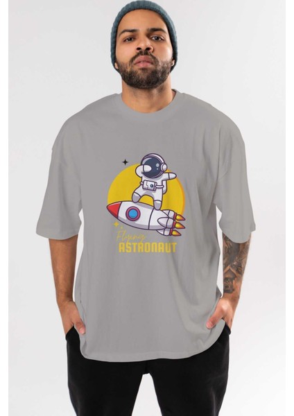 Flying Astronaut Yazılı Ön Baskılı Gri Oversize T-Shirt Unisex Erkek Kadın Bisiklet Yaka