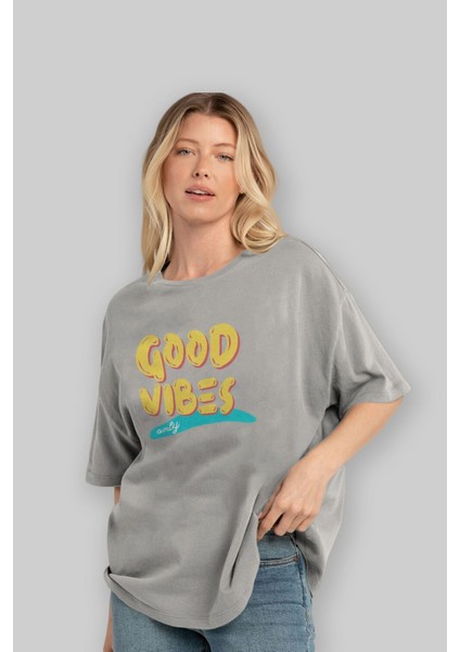 Good Vibes Ön Baskılı Gri Oversize T-Shirt Unisex Erkek Kadın Bisiklet Yaka fırsatları