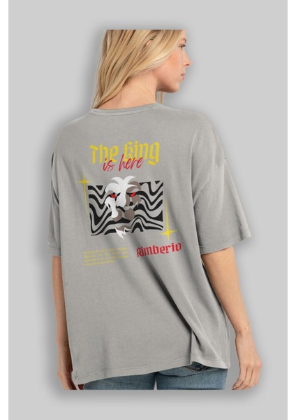 The King Is Here Yazılı Arka Baskılı Gri Oversize T-Shirt Unisex Erkek Kadın Bisiklet Yaka modelleri