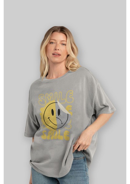 Smile Yazılı Ön Baskılı Gri Oversize T-Shirt Unisex Erkek Kadın Bisiklet Yaka fırsatları