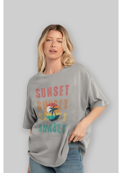 Sunset Yazılı Ön Baskılı Gri Oversize T-Shirt Unisex Erkek Kadın Bisiklet Yaka fırsatları