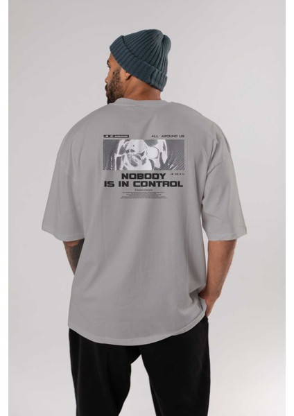 Nobody Is In Control Arka Baskılı Gri Oversize T-Shirt Unisex Erkek Kadın Bisiklet Yaka fırsatları