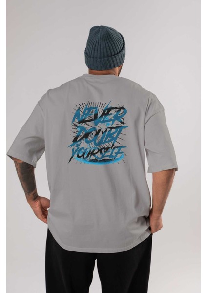 Never Doubt Yourself Arka Baskılı Gri Oversize T-Shirt Unisex Erkek Kadın Bisiklet Yaka