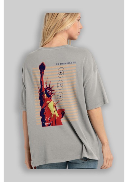 The World Around You Arka Baskılı Gri Oversize T-Shirt Unisex Erkek Kadın Bisiklet Yaka modelleri