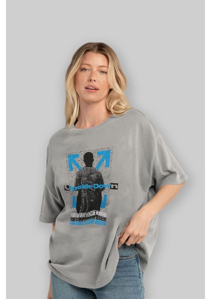 Upside Down Ön Baskılı Gri Oversize T-Shirt Unisex Erkek Kadın Bisiklet Yaka fırsatları