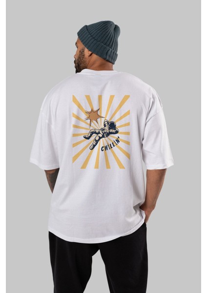 Astronot Chillin Arka Baskılı Beyaz Oversize T-Shirt Erkek Kadın Bisiklet Yaka