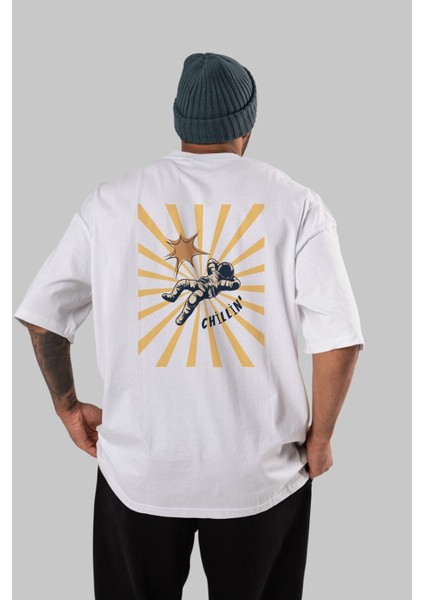 Astronot Chillin Arka Baskılı Beyaz Oversize T-Shirt Erkek Kadın Bisiklet Yaka fırsatları