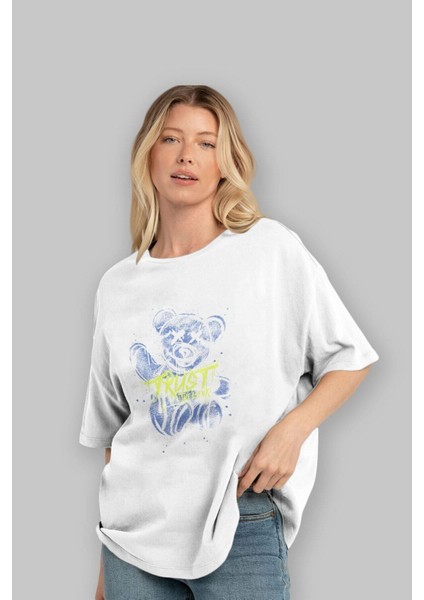 Trust The Bear Ön Baskılı Beyaz Oversize T-Shirt Erkek Kadın Bisiklet Yaka