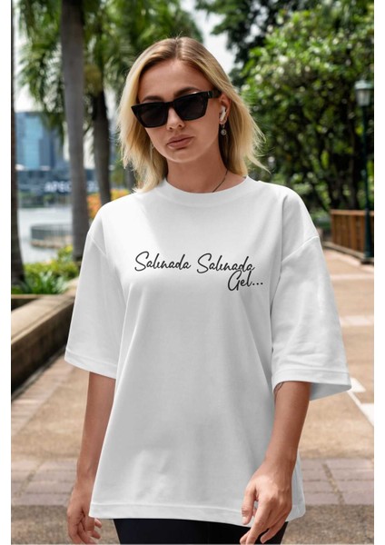 Salınada Salına Gel Ön Baskılı Beyaz Oversize T-Shirt Erkek Kadın Bisiklet Yaka indirimleri