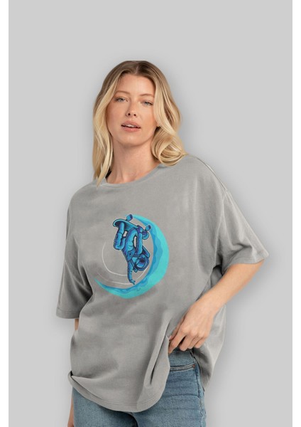 Skating On The Moon Ön Baskılı Gri Oversize T-Shirt Unisex Erkek Kadın Bisiklet Yaka fırsatları