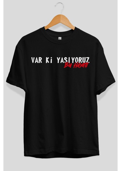 Var Ki Yaşıyoruz Bu Hayatı Ön Baskılı Siyah Oversize T-Shirt Erkek Kadın Bisiklet Yaka fiyatları