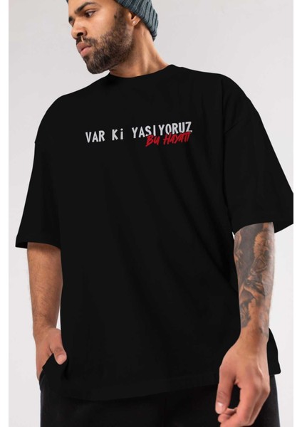 Var Ki Yaşıyoruz Bu Hayatı Ön Baskılı Siyah Oversize T-Shirt Erkek Kadın Bisiklet Yaka modelleri