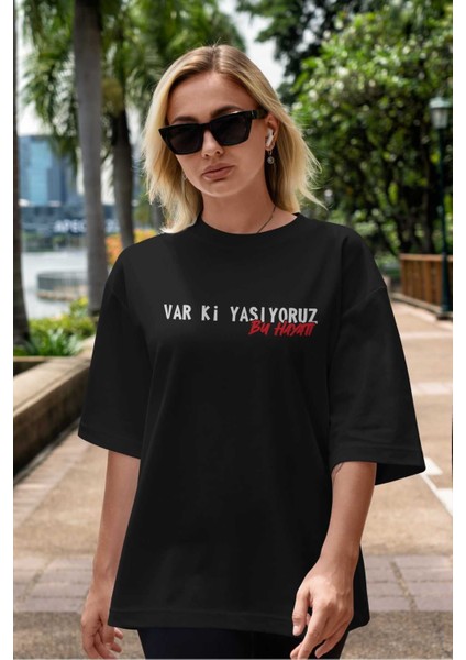 Var Ki Yaşıyoruz Bu Hayatı Ön Baskılı Siyah Oversize T-Shirt Erkek Kadın Bisiklet Yaka indirimleri