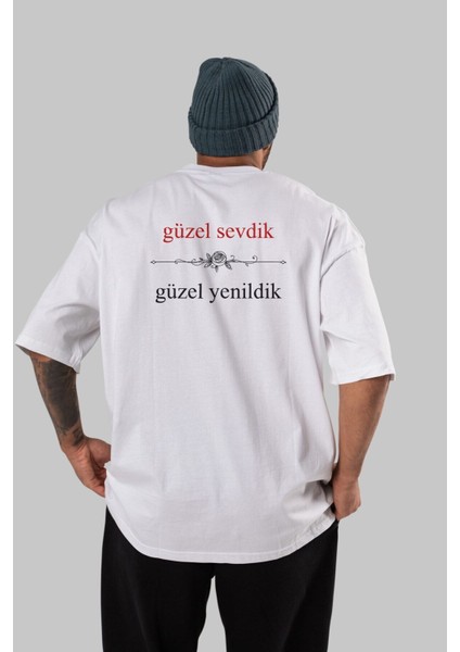 Güzel Sevdik ,güzel Arka Baskılı Beyaz Oversize T-Shirt Erkek Kadın Bisiklet Yaka fırsatları