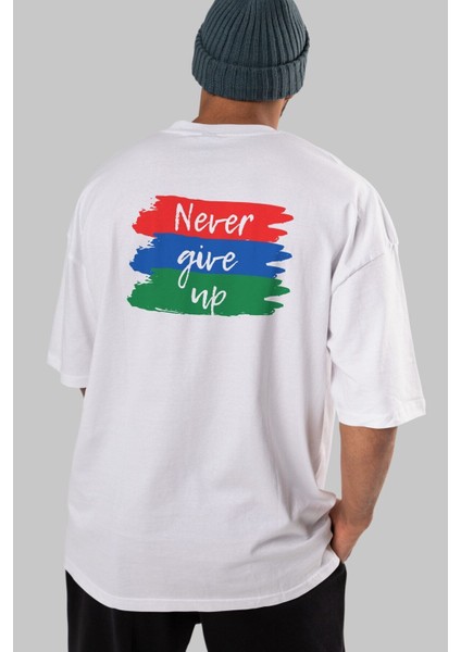 Never Give Up Yazılı Arka Baskılı Beyaz Oversize T-Shirt Erkek Kadın Bisiklet Yaka modelleri