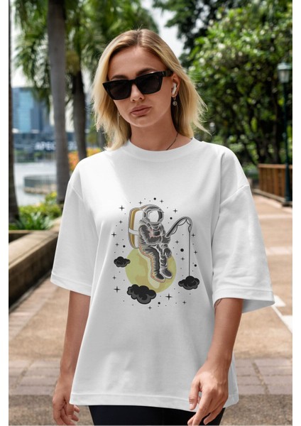 Astronaut Fishing Ön Baskılı Beyaz Oversize T-Shirt Erkek Kadın Bisiklet Yaka modelleri