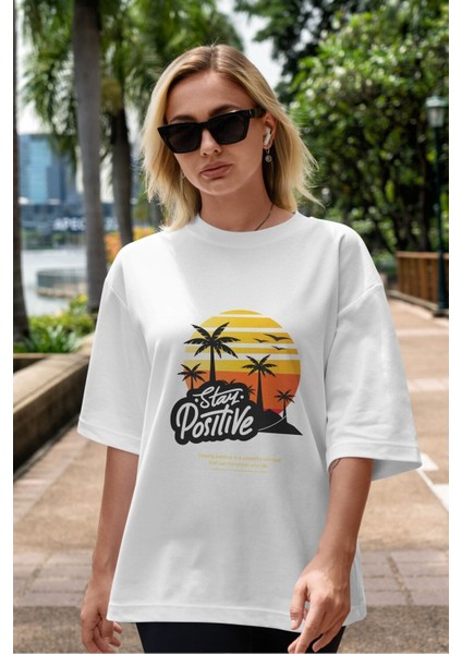 Stay Positive Yazılı Ön Baskılı Beyaz Oversize T-Shirt Erkek Kadın Bisiklet Yaka modelleri