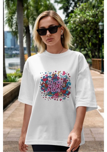 Cute Fun Colorful Heart Ön Baskılı Beyaz Oversize T-Shirt Erkek Kadın Bisiklet Yaka
