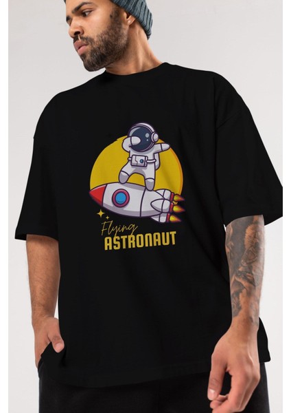 Flying Astronaut Yazılı Ön Baskılı Siyah Oversize T-Shirt Erkek Kadın Bisiklet Yaka