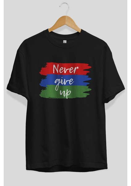 Never Give Up Yazılı Ön Baskılı Siyah Oversize T-Shirt Erkek Kadın Bisiklet Yaka modelleri