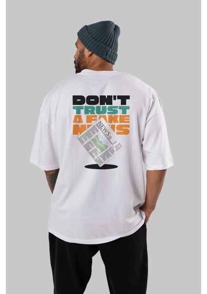 Dont Trust A Fake News Arka Baskılı Beyaz Oversize T-Shirt Erkek Kadın Bisiklet Yaka