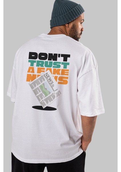 Dont Trust A Fake News Arka Baskılı Beyaz Oversize T-Shirt Erkek Kadın Bisiklet Yaka modelleri