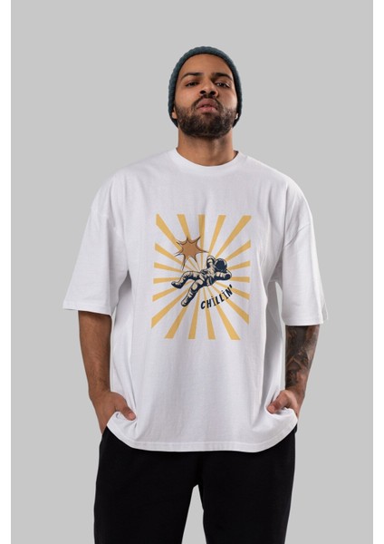 Astronot Chillin Ön Baskılı Beyaz Oversize T-Shirt Erkek Kadın Bisiklet Yaka