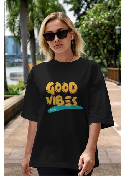 Good Vibes Ön Baskılı Siyah Oversize T-Shirt Erkek Kadın Bisiklet Yaka modelleri