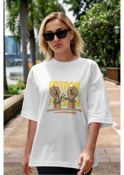 Freedom Yazılı Ön Baskılı Beyaz Oversize T-Shirt Erkek Kadın Bisiklet Yaka modelleri
