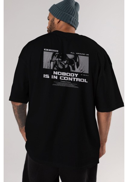 Nobody Is In Control Arka Baskılı Siyah Oversize T-Shirt Erkek Kadın Bisiklet Yaka