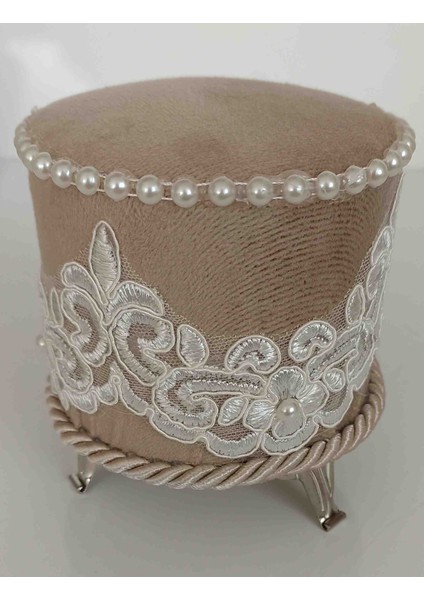 Metal Ayaklı Kadife Kaplı Güpürlü ve Inci Süslemeli Iğnelik Hediyelik Bohçalık Çeyizlik